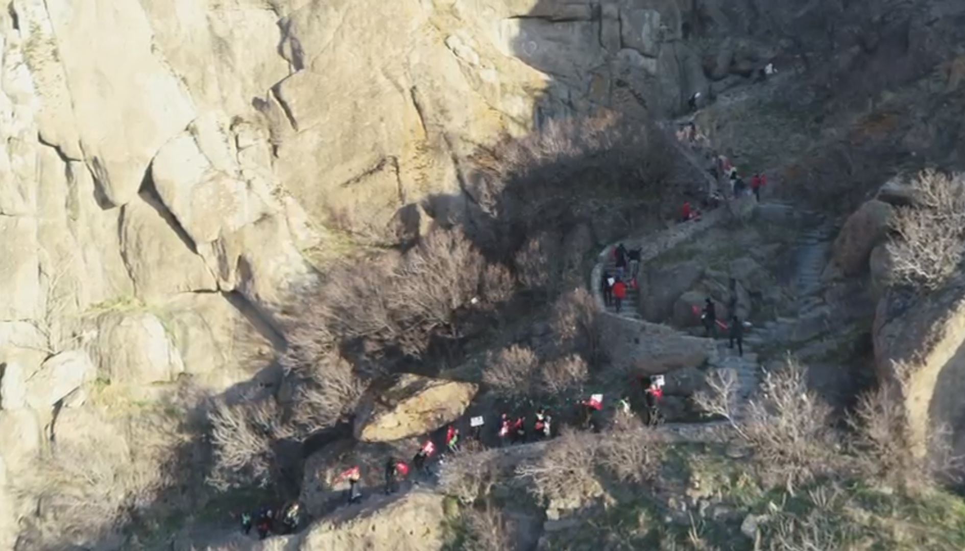 Karahisar Kalesi'nden haykırdılar...Afyon İyilik Hareketi Derneği destek yürüyüşünü tamamladı