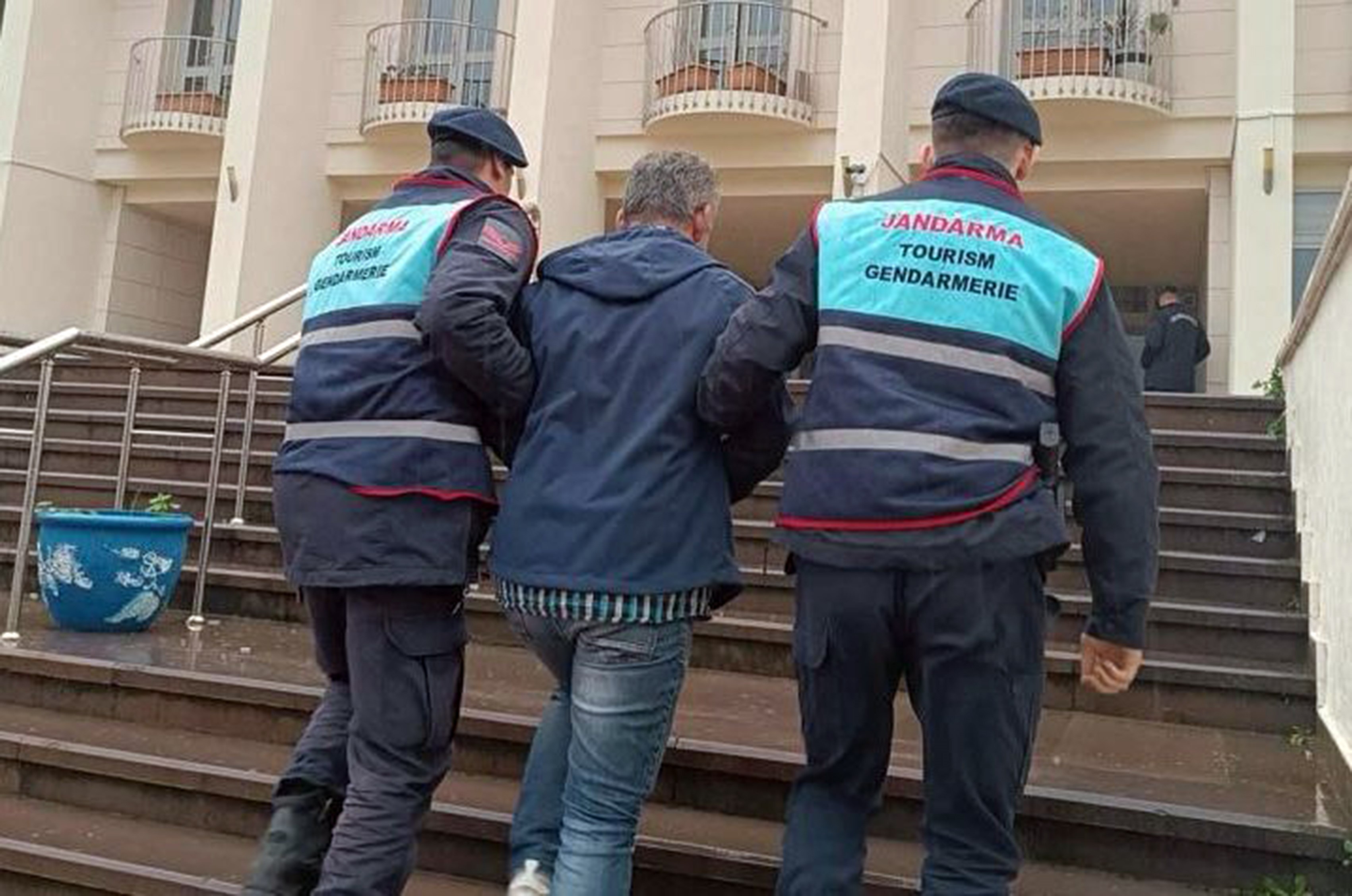 7 AYRI SUÇTAN ARANIYORDU