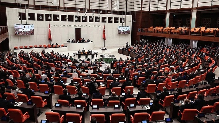 Meclis'ten "evlilikte 25 yılını tamamlayan kadınlara emeklilik, serpme kahvaltının yasaklanmasını" istediler