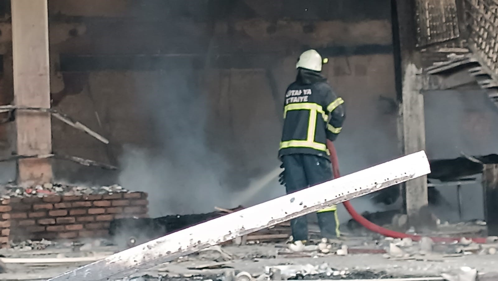 Porselen Fabrikasında Çıkan Yangın Kontrol Altına Alındı