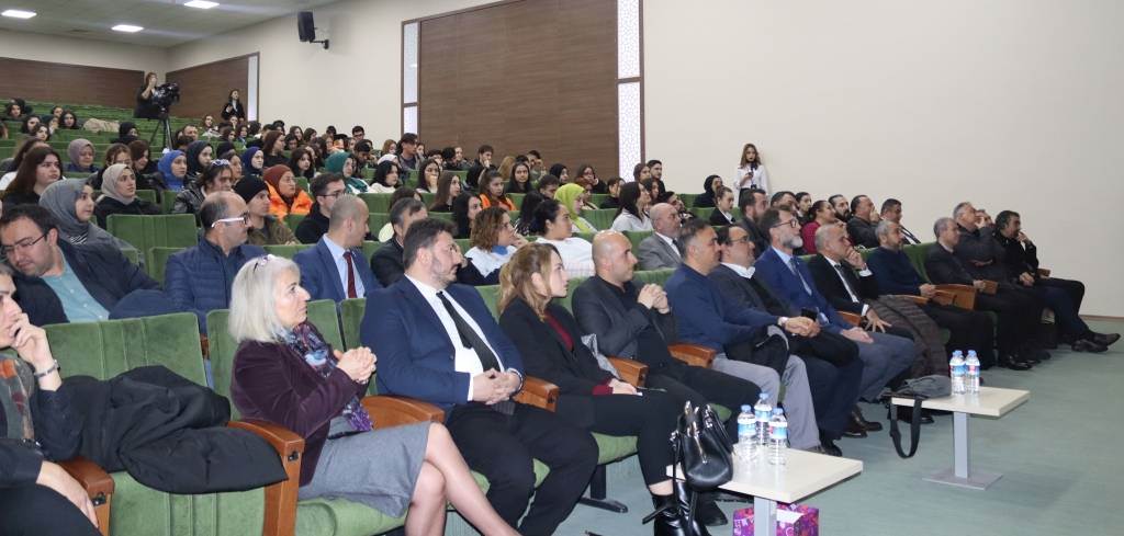 AFSÜ’DE SAĞLIK İDARECİLİĞİ KONUŞULDU