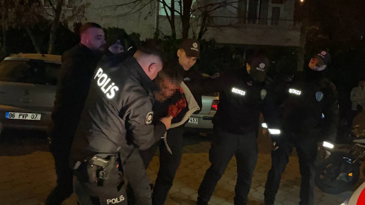 KAVGAYI AYIRMAYA ÇALIŞANLARA SATAŞINCA BIÇAKLA YARALANDI