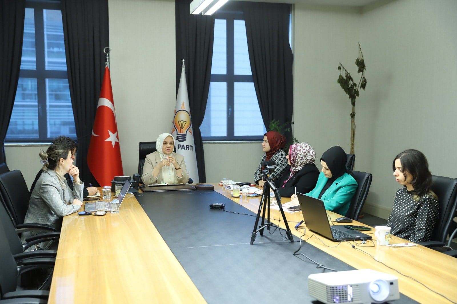 AK Partili Ertürk Başkan Keşir'le Video Konferans Düzenledi.