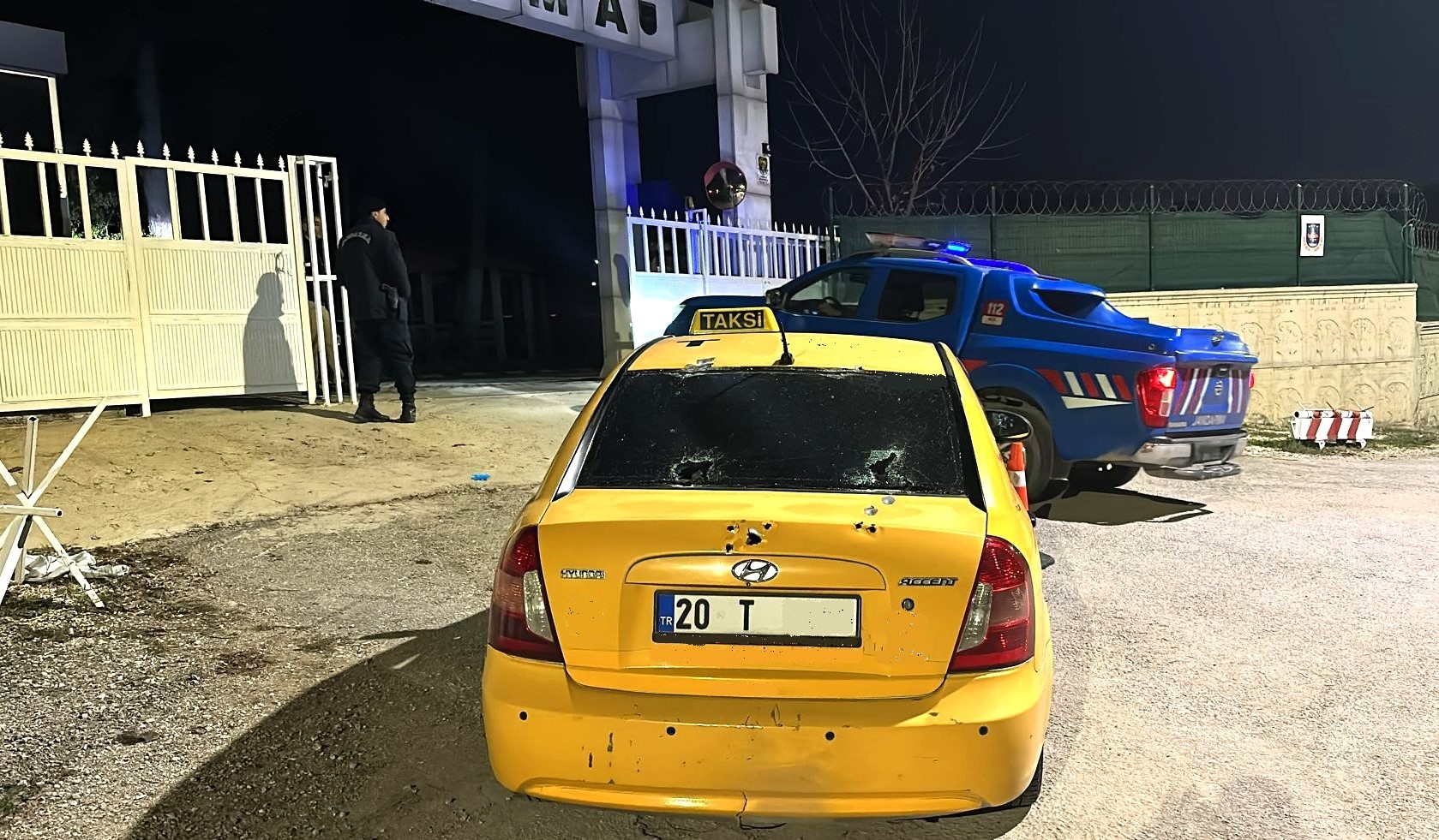 BABA VE 3 OĞLUNDAN EVİ TERK EDEN ANNEYE TUZAK