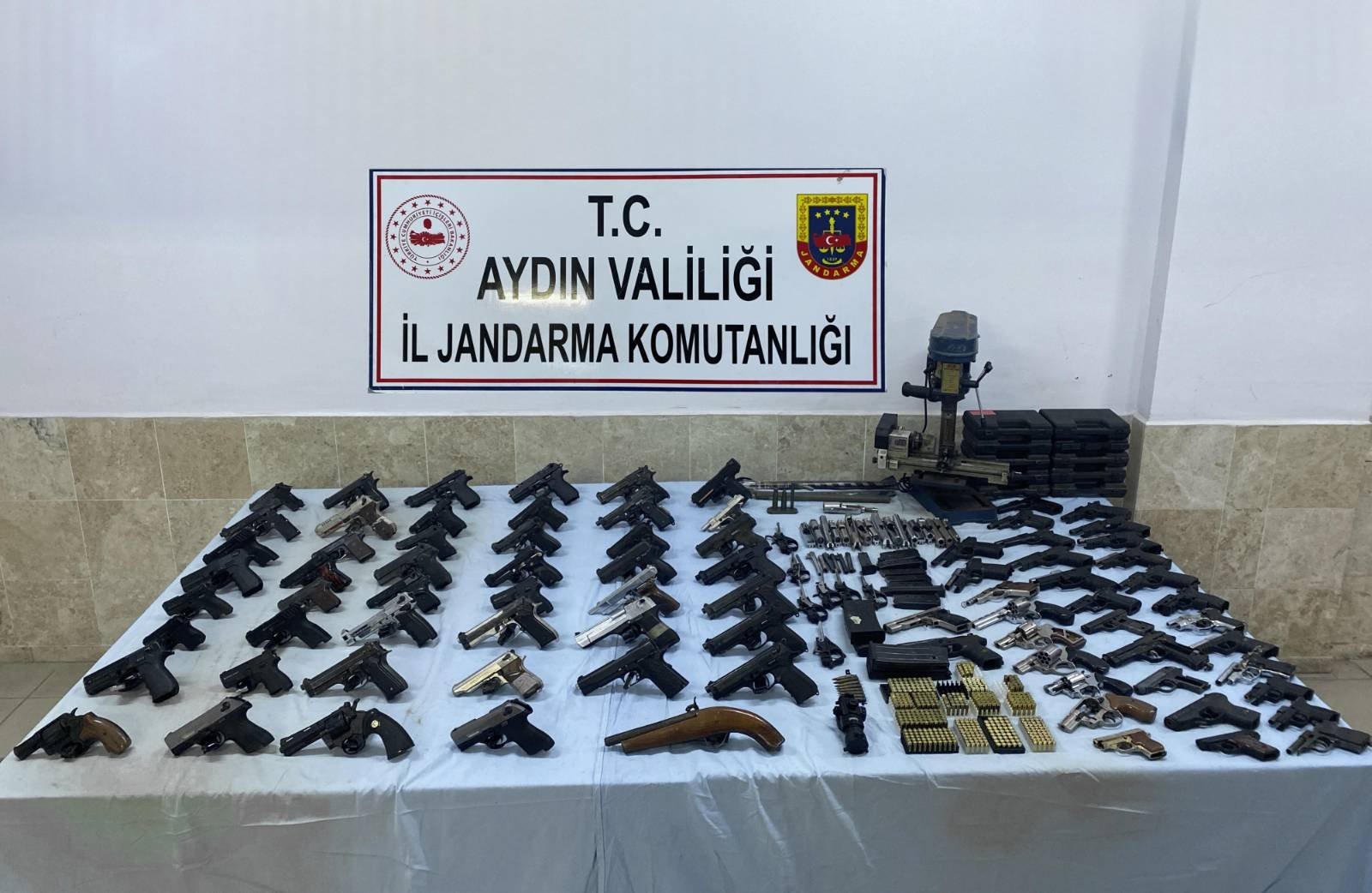 KOM EKİPLERİNDEN KAÇAK SİLAH OPERASYONU