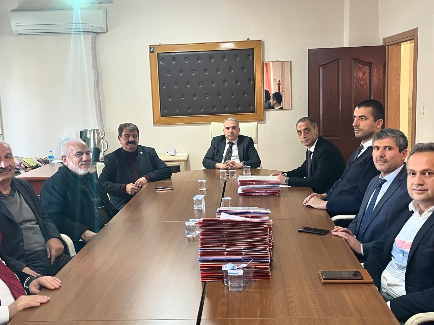 Dinar'da Vakıf Toplantısı Gerçekleşti. Başkanlığını Kaymakam Duru Yaptı