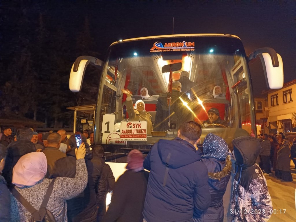 90 UMRE YOLCUSU DUALARLA UĞURLANDI