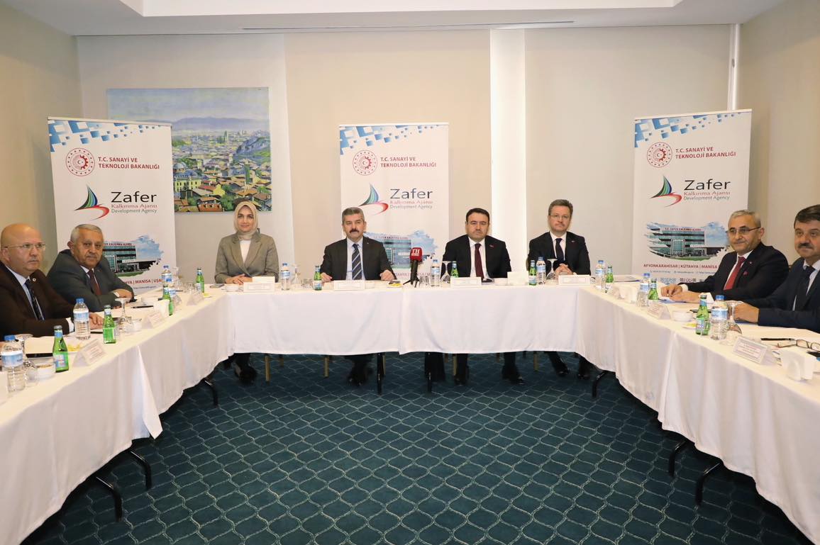 Başkan Zeybek Kütahya'da Toplantıya Katıldı. Gündem Afyonkarahisar Oldu