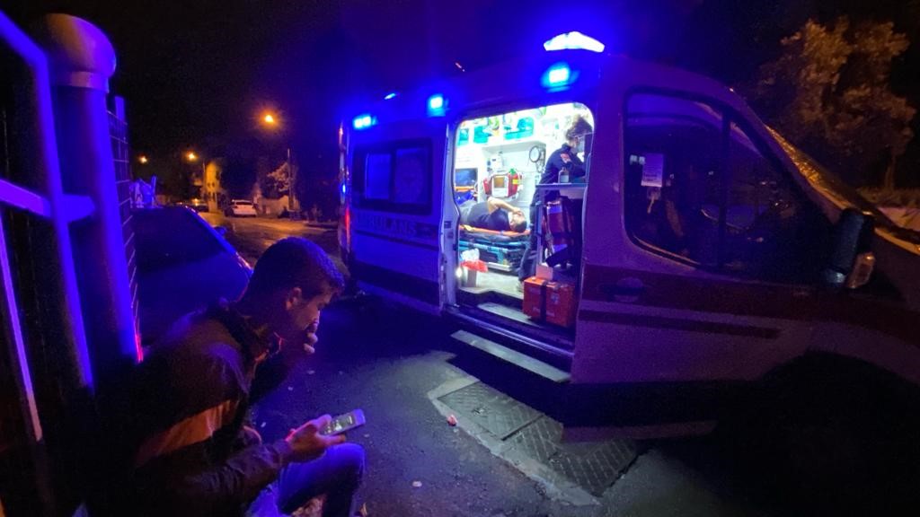 Otomobil Korkuluklara Ok Gibi Saplandı