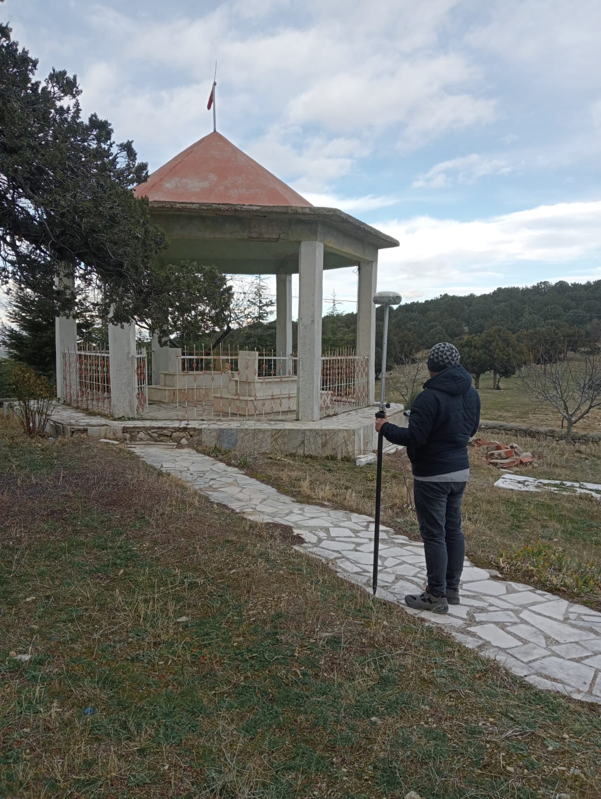 Afyon'da Ekipler Çalışıyor. Özel İdare Şehitliklere Önem Veriyor