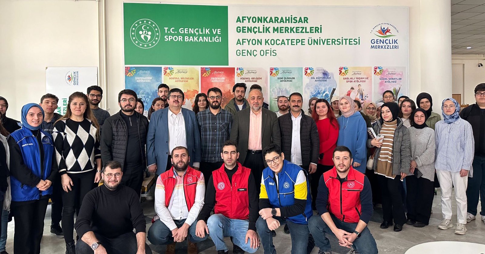 Afyon'da Gençler Türk Oyunlarında Ter Döktü