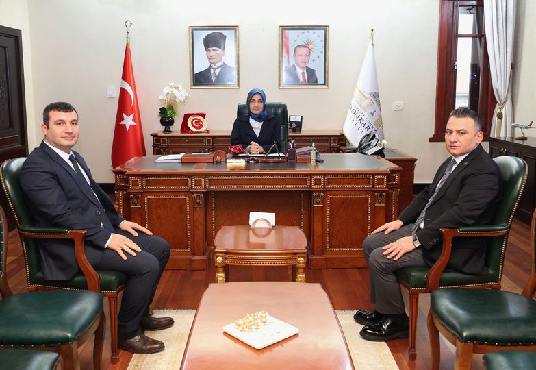 Vali Yiğitbaşı Makamda Kabul Etti. Karayolları Yetkilerinden Valiye Ziyaret