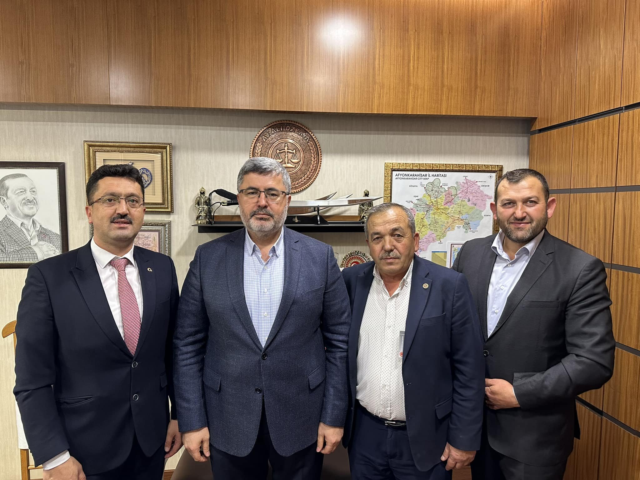 AK PARTİ AFYONKARAHİSAR MİLLETVEKİLİ ALİ ÖZKAYA, TATARLI BELEDİYE BAŞKANI VE BELEDİYE BAŞKAN ADAY ADAYI İLE BİR ARAYA GELDİ