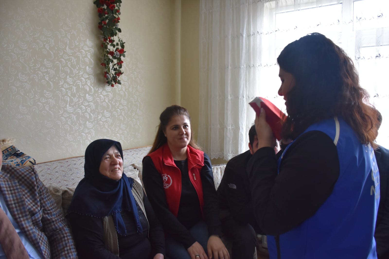 Şehit Annesine Moral Ziyareti Gerçekleştirdi