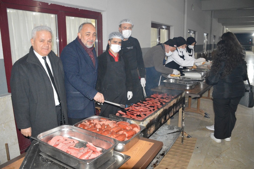 KYK'DA SUCUK IZGARA ŞÖLENİ 