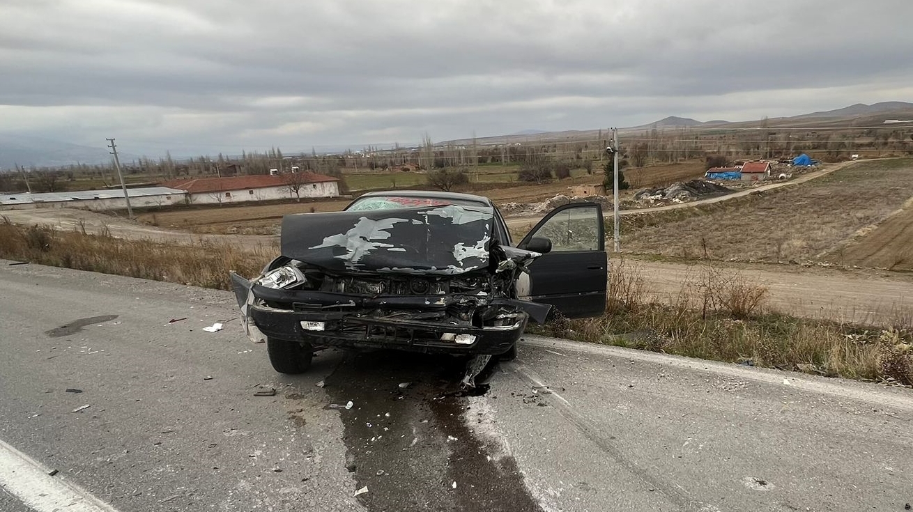 Afyonkarahisar'da tırla çarpışan otomobildeki bebek öldü