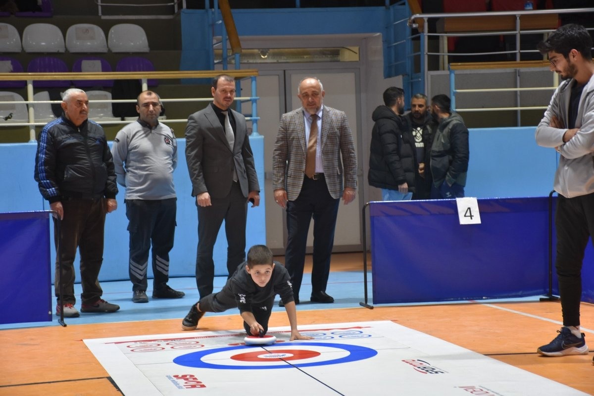 Floor curling müsabakaları tamamlandı