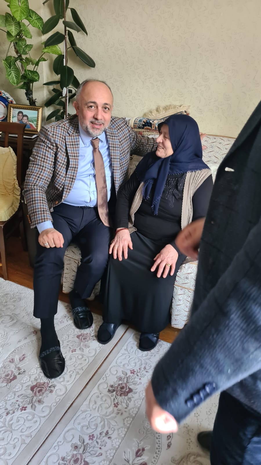 Şehit Annesine Moral Ziyareti Gerçekleştirdi