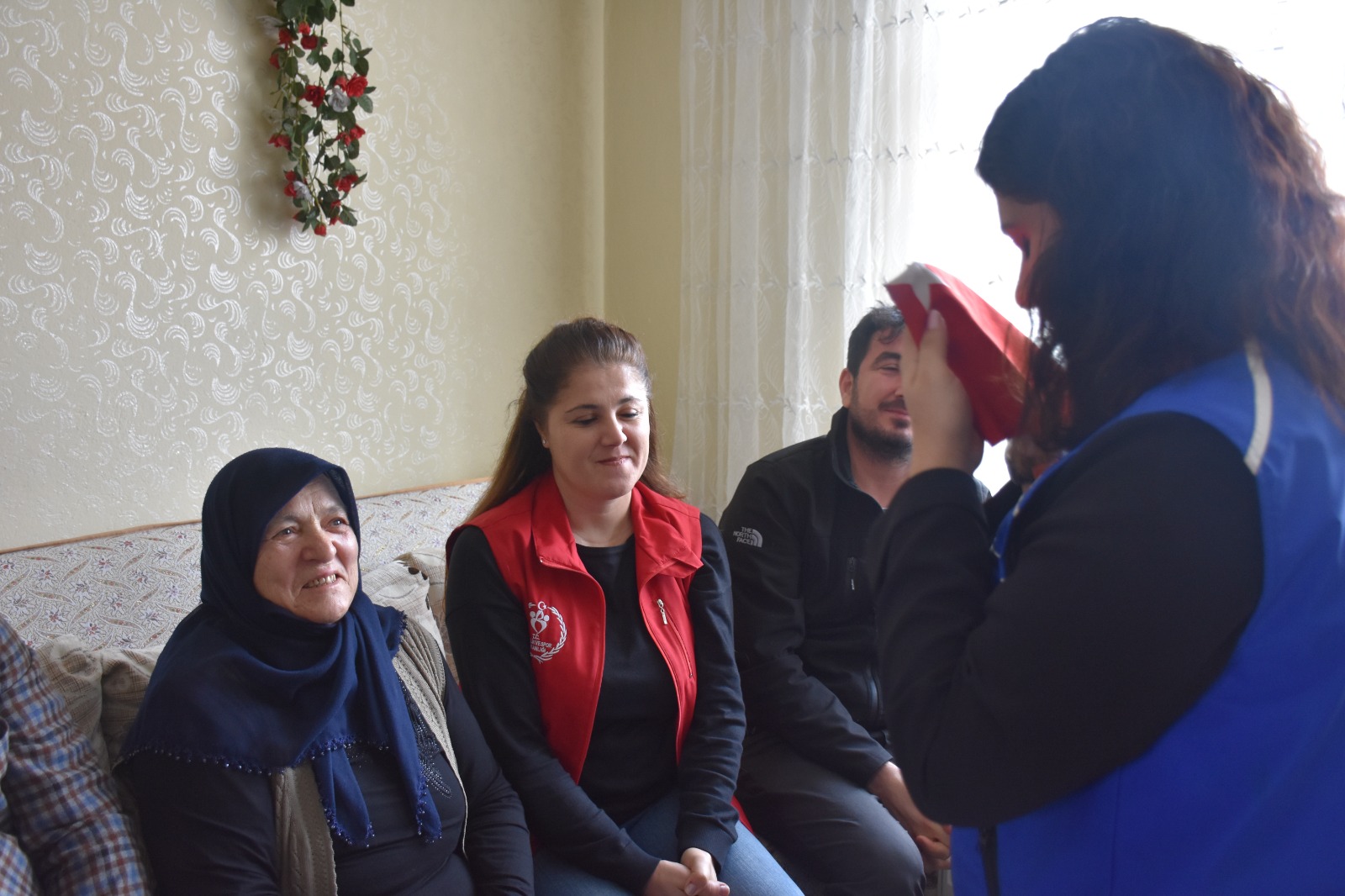 Şehit Annesine Moral Ziyareti Gerçekleştirdi