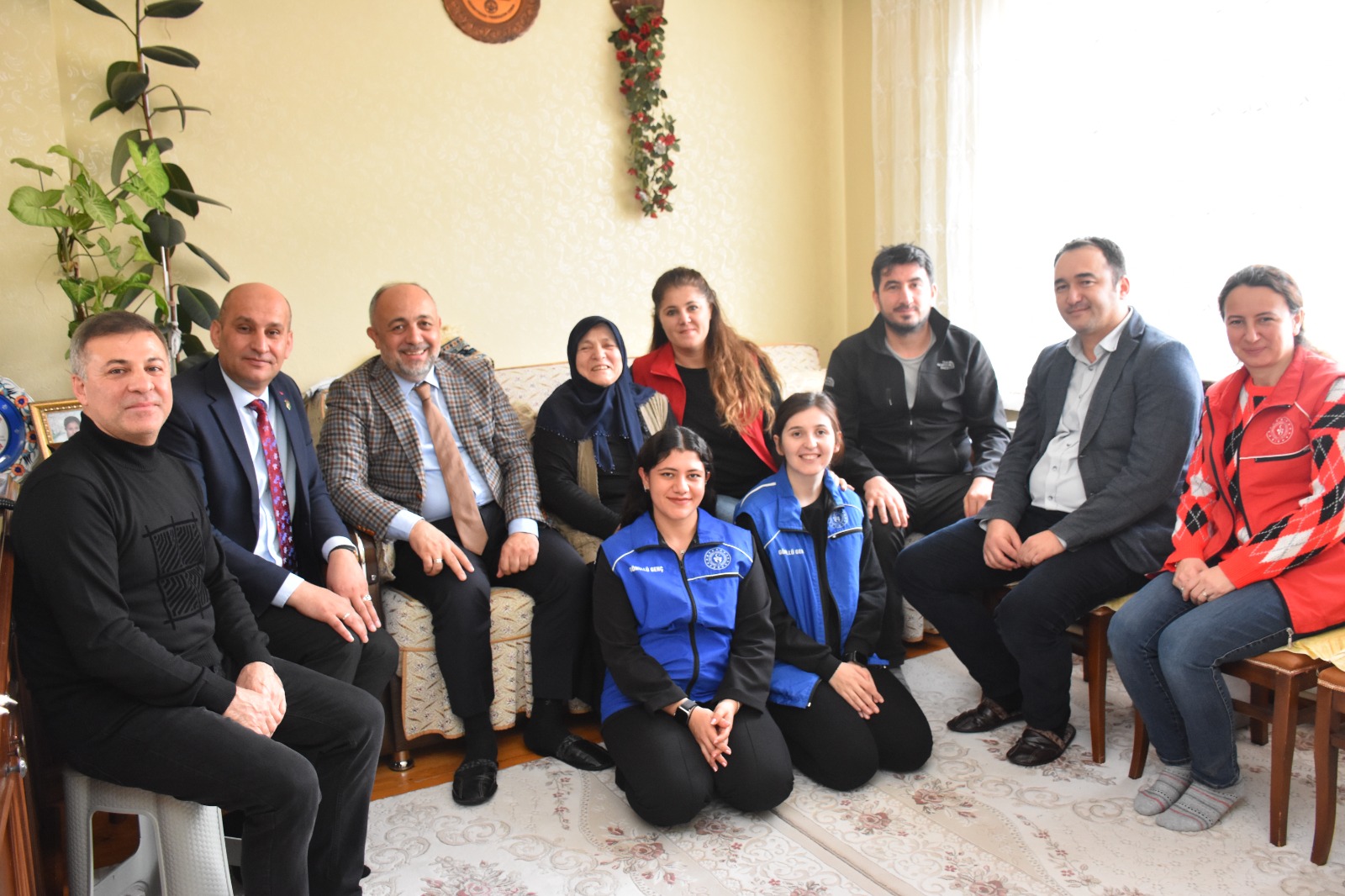 Şehit Annesine Moral Ziyareti Gerçekleştirdi