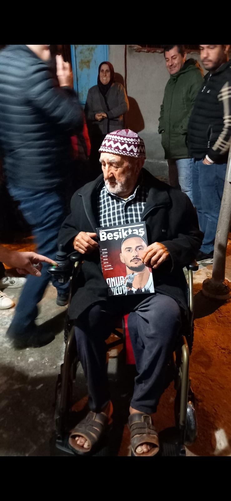 1903 Afyon Beşiktaşlılar Derneğinden engelli vatandaşlara anlamlı hediye