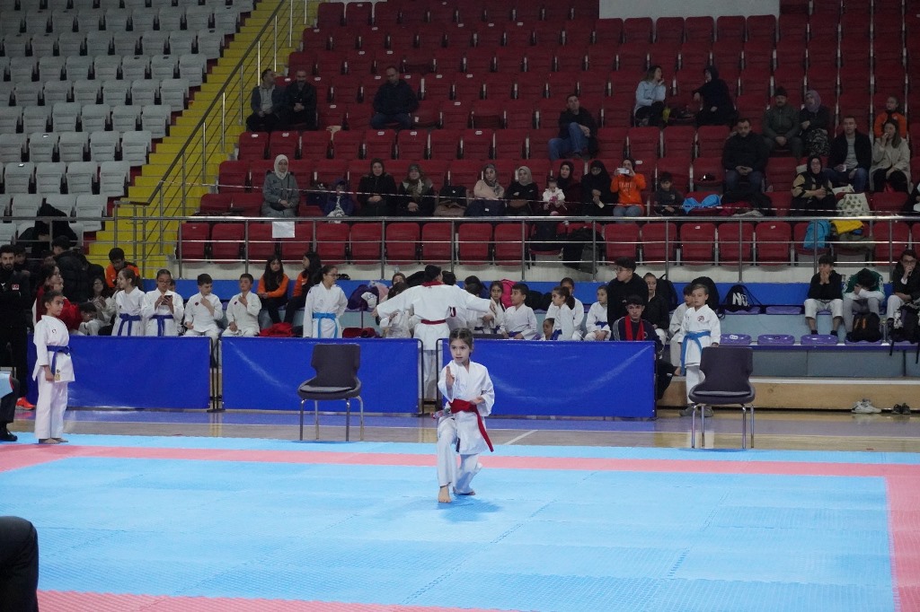 KARATE MÜSABAKALARI TAMAMLANDI