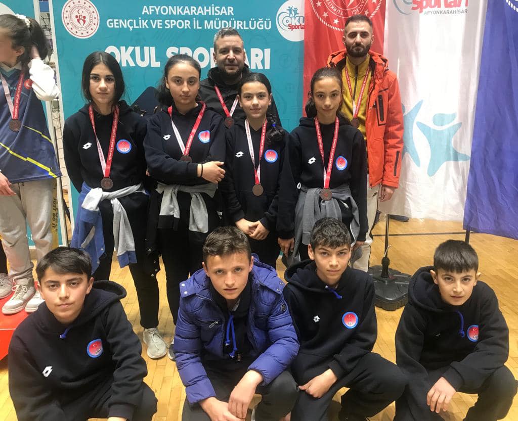 ÇOBANLAR İLÇESİ GÖYNÜK KÖYÜ ORTAOKULU YILDIZ KIZLAR DART TAKIMI İLDE 4. OLARAK MADALYA ALDI