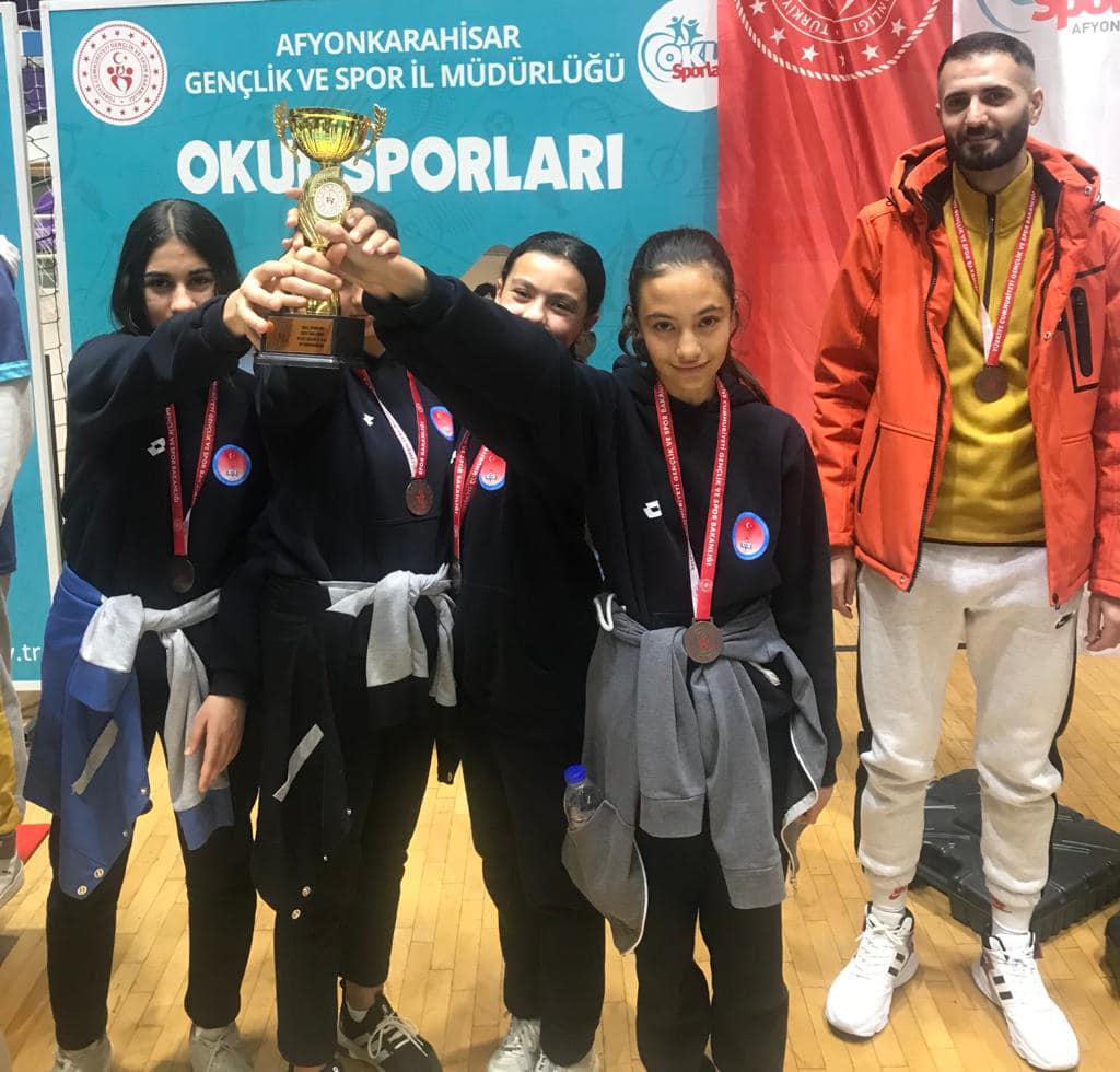 ÇOBANLAR İLÇESİ GÖYNÜK KÖYÜ ORTAOKULU YILDIZ KIZLAR DART TAKIMI İLDE 4. OLARAK MADALYA ALDI