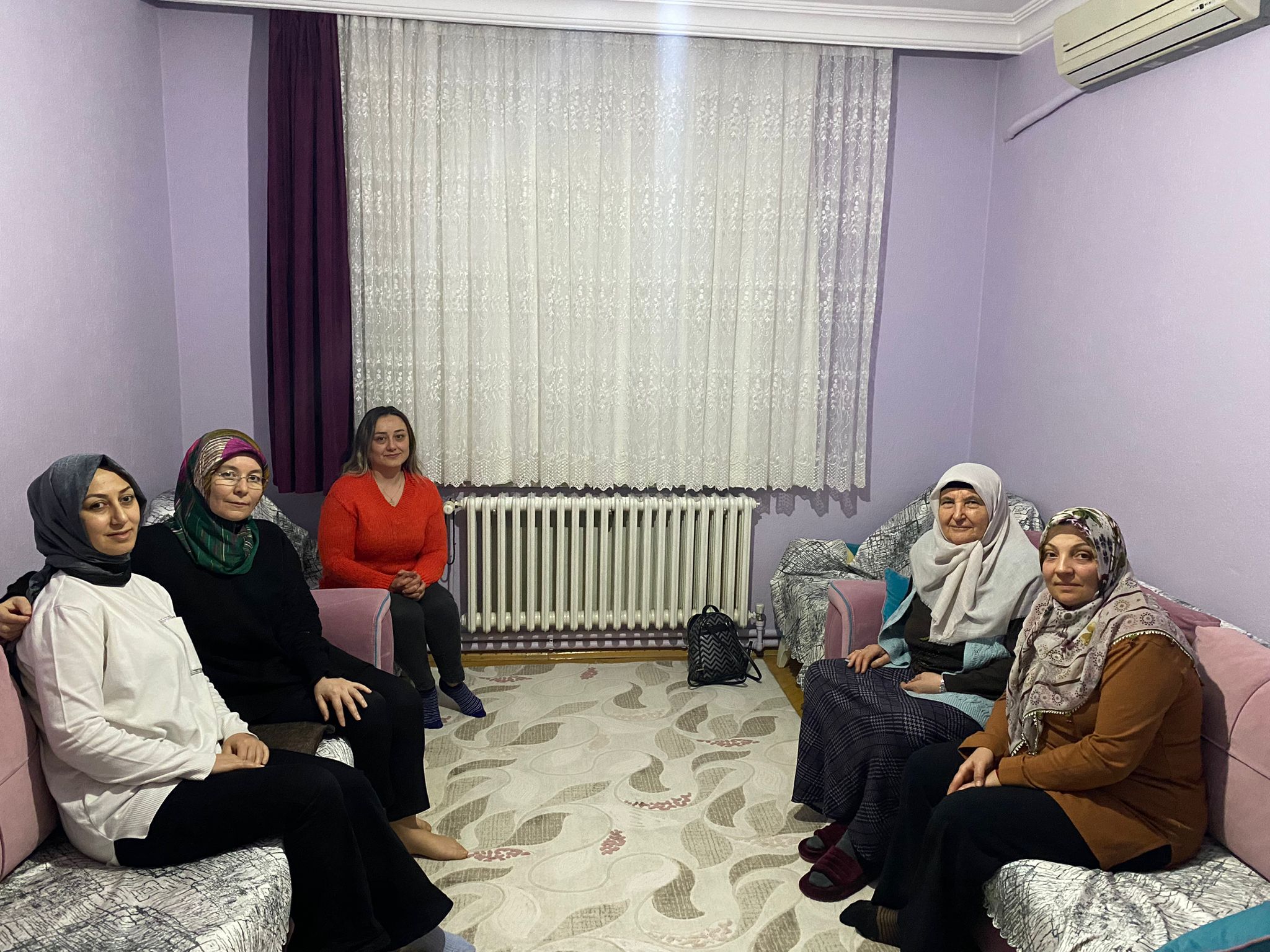 AK PARTİ,  ÇALINMADIK  KAPI  BIRAKMIYOR