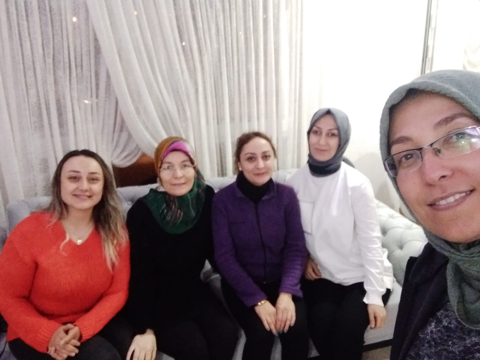 AK PARTİ,  ÇALINMADIK  KAPI  BIRAKMIYOR