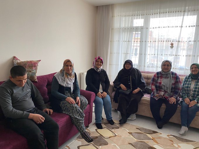 AK PARTİ,  ÇALINMADIK  KAPI  BIRAKMIYOR