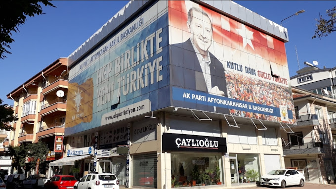 Afyon'da Çalışan Gazetecilere Bir Davette AK Parti'den Geldi