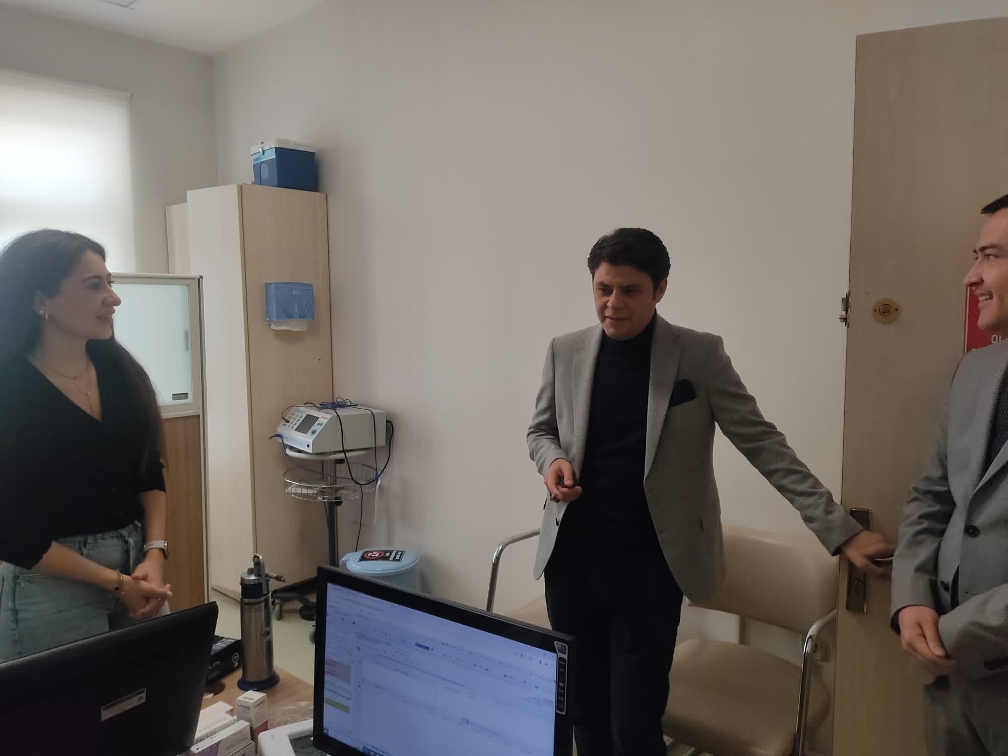 SANDIKLI KAYMAKAMI ÖNDER ÇENGEL, İLÇE DEVLET HASTANESİ'NDE İNCELEMELERDE BULUNDU