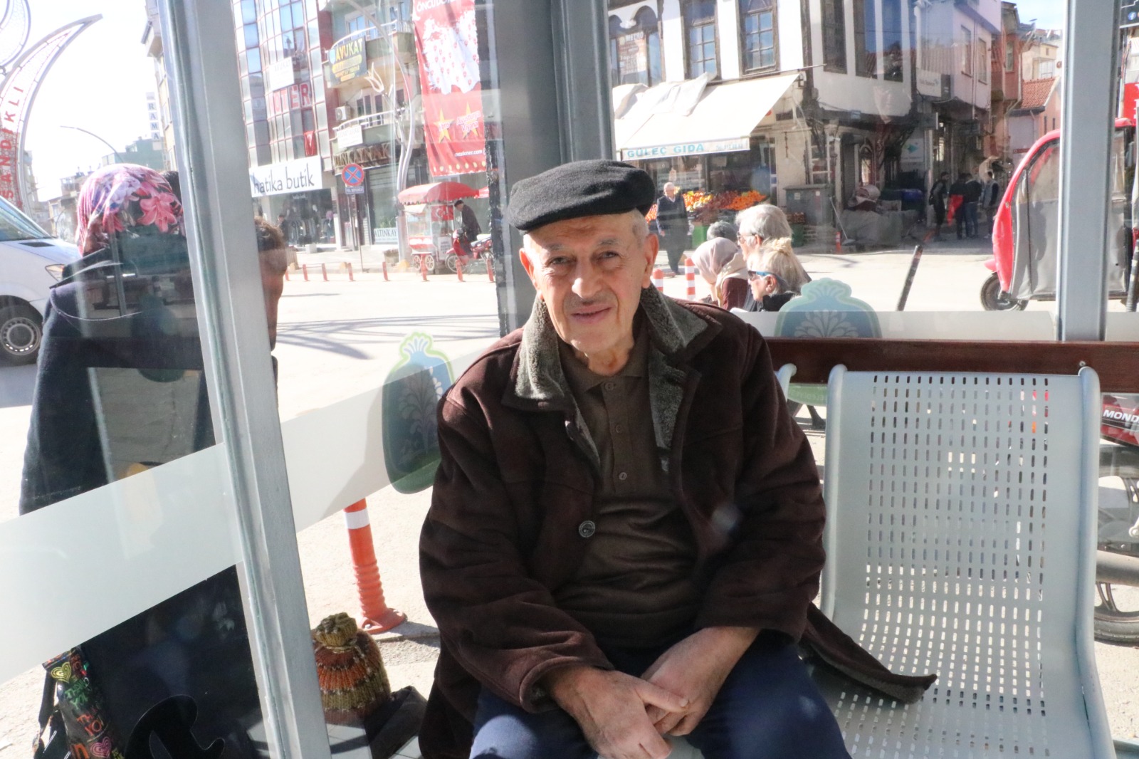 Jeotermal ısıtmalı durak hizmette