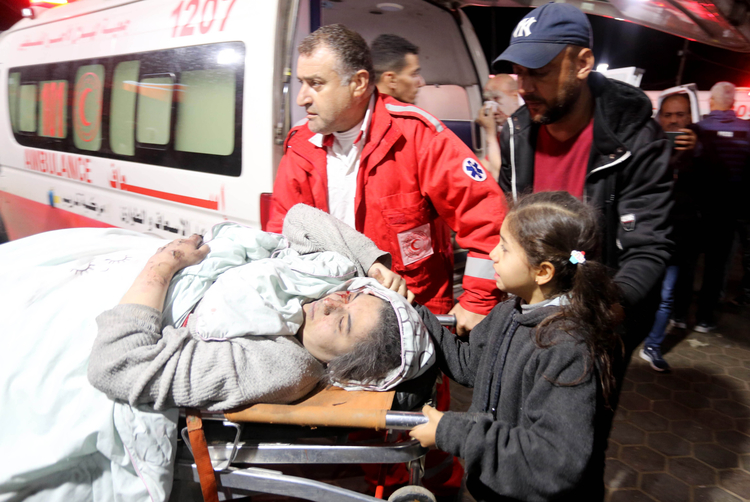Kızı Yaralı Annenin Elini Bir An Olsun Bırakmadı