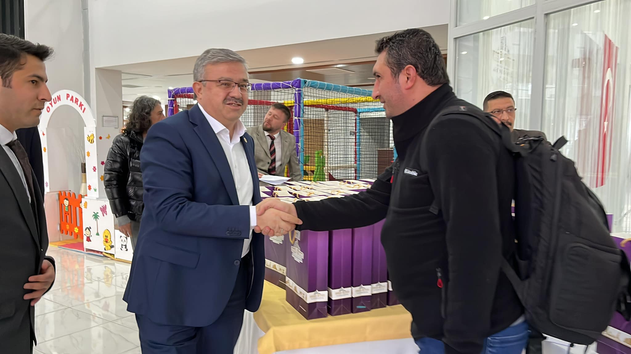 AK Partili Yurdunuseven Gazetecilerle Yakından İlgilendi Günlerini Kutladı