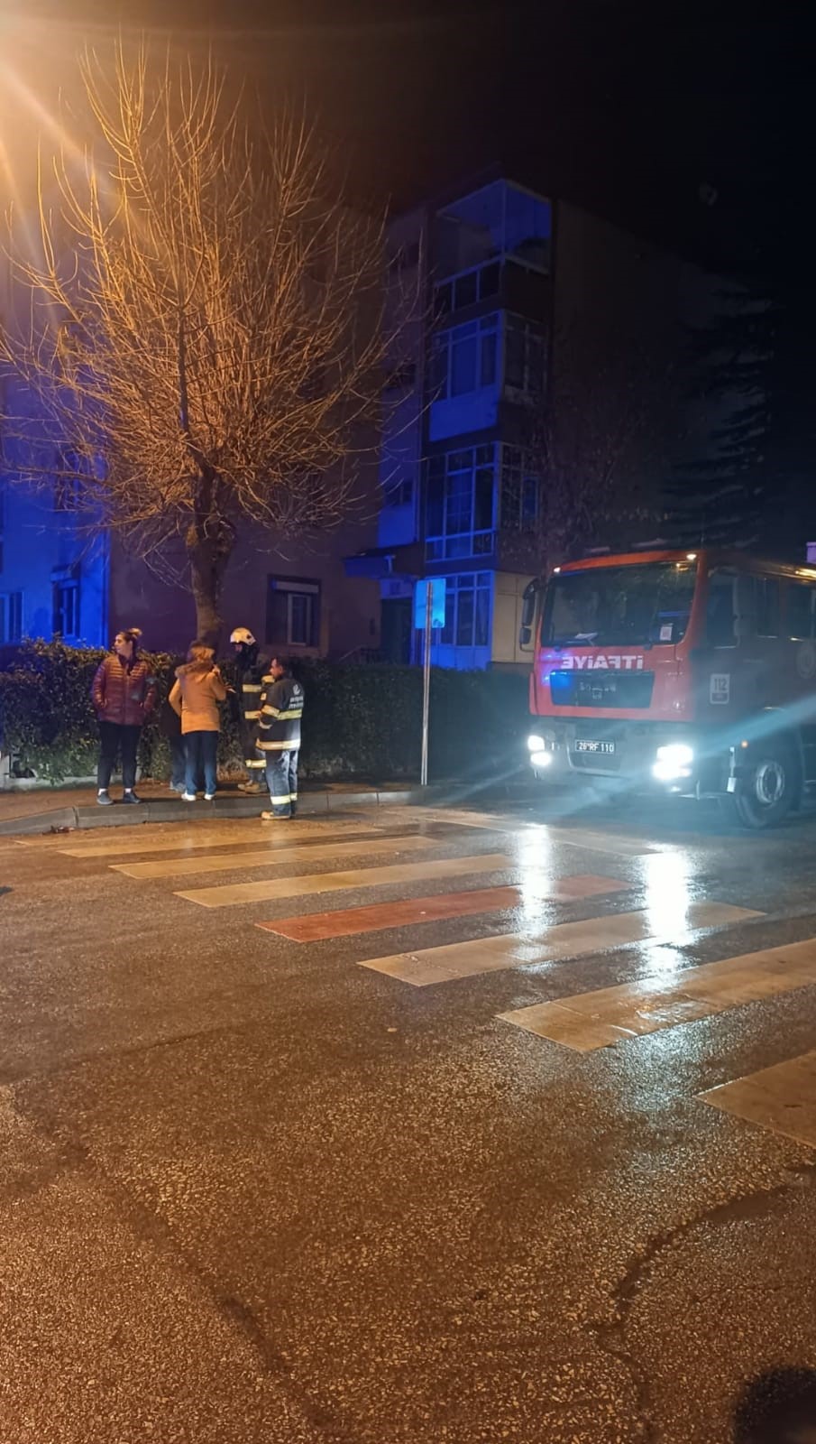 ÇAKMAKLA OYNARKEN EVİ YAKTI