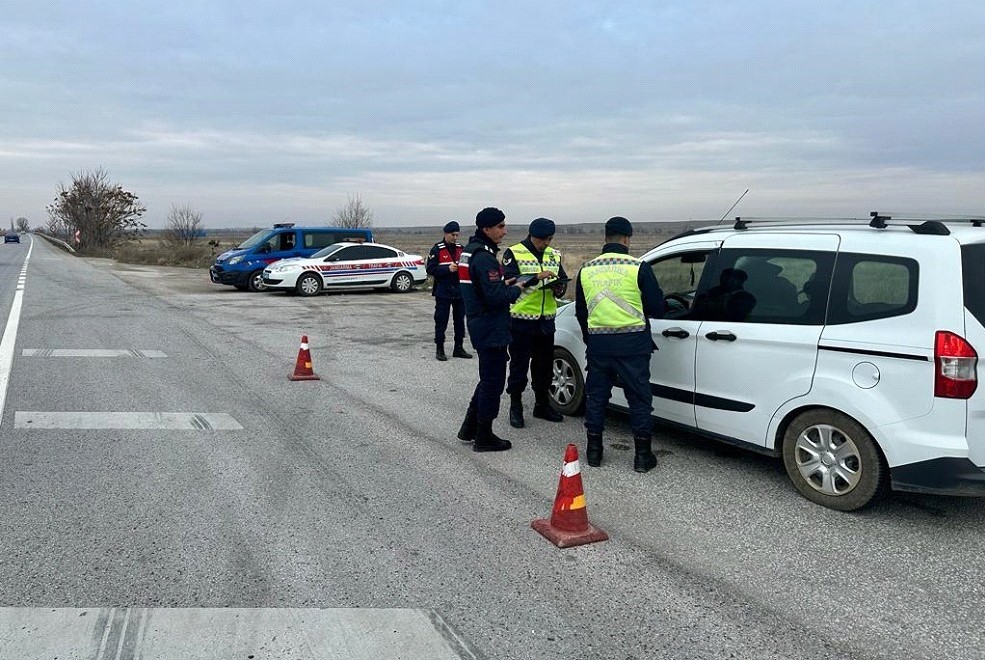 370 ARAÇ SÜRÜCÜSÜNE 984 BİN TL CEZA KESİLDİ