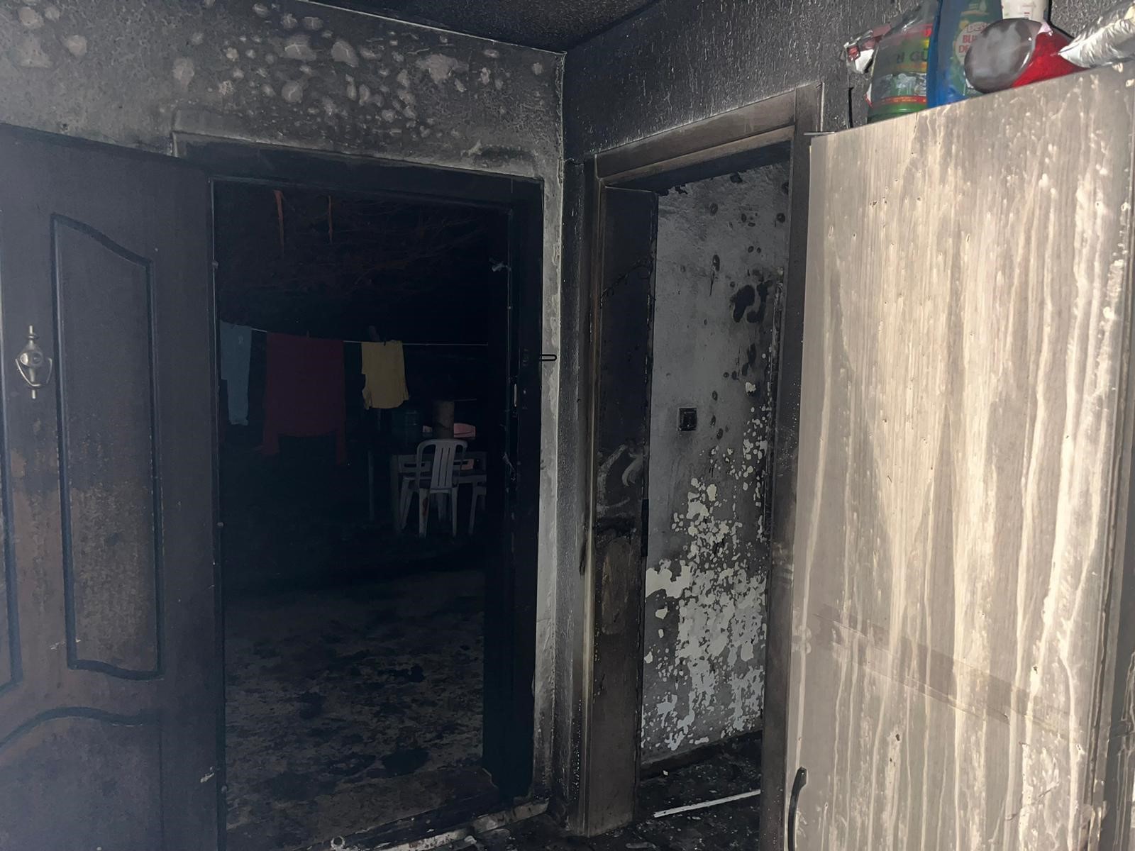 BABASINA KIZDI, EVİ YAKTI