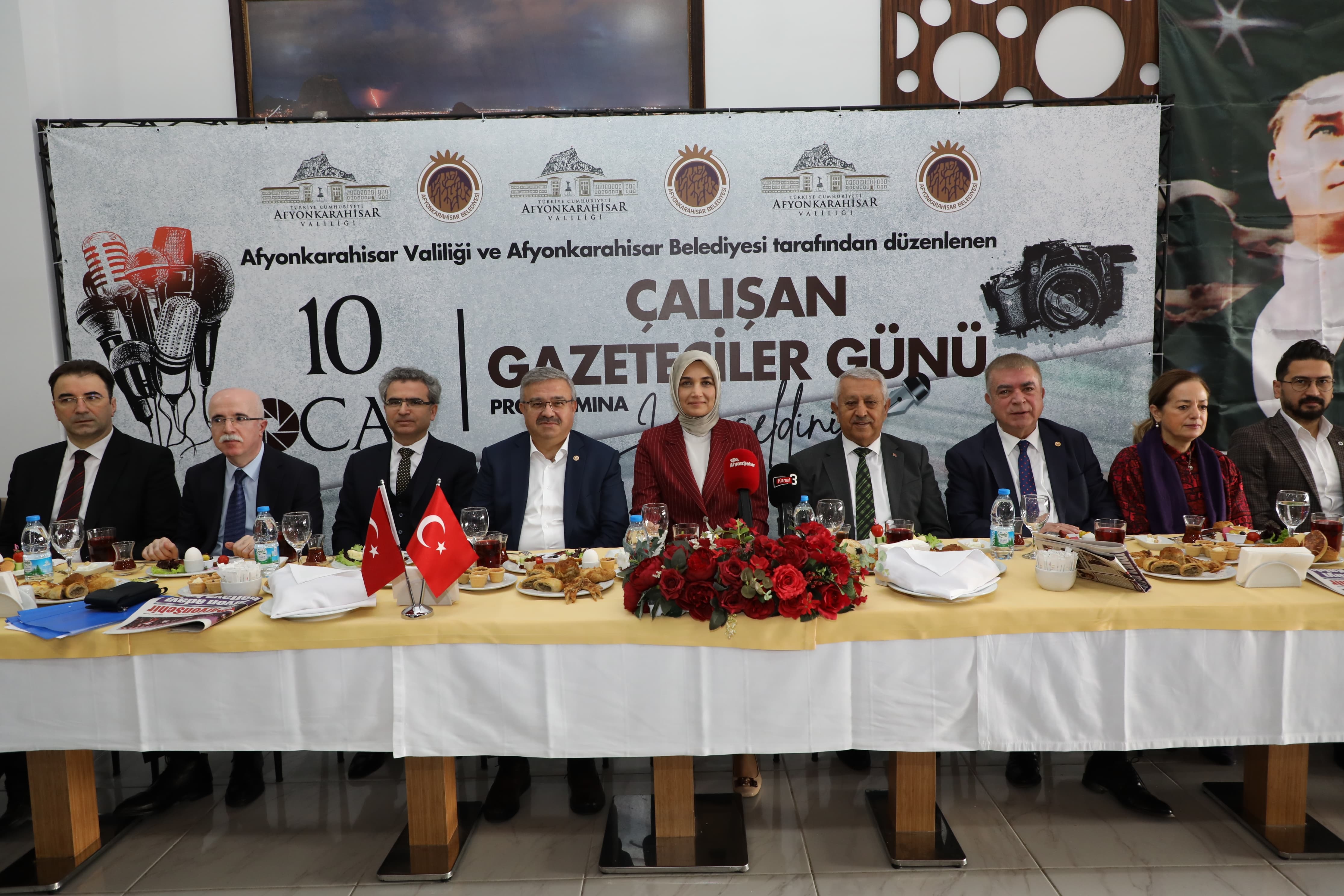 Afyon Basını Kahvaltıda Bir Araya Geldi. Çalışan Gazeteciler Günlerini Kutladı