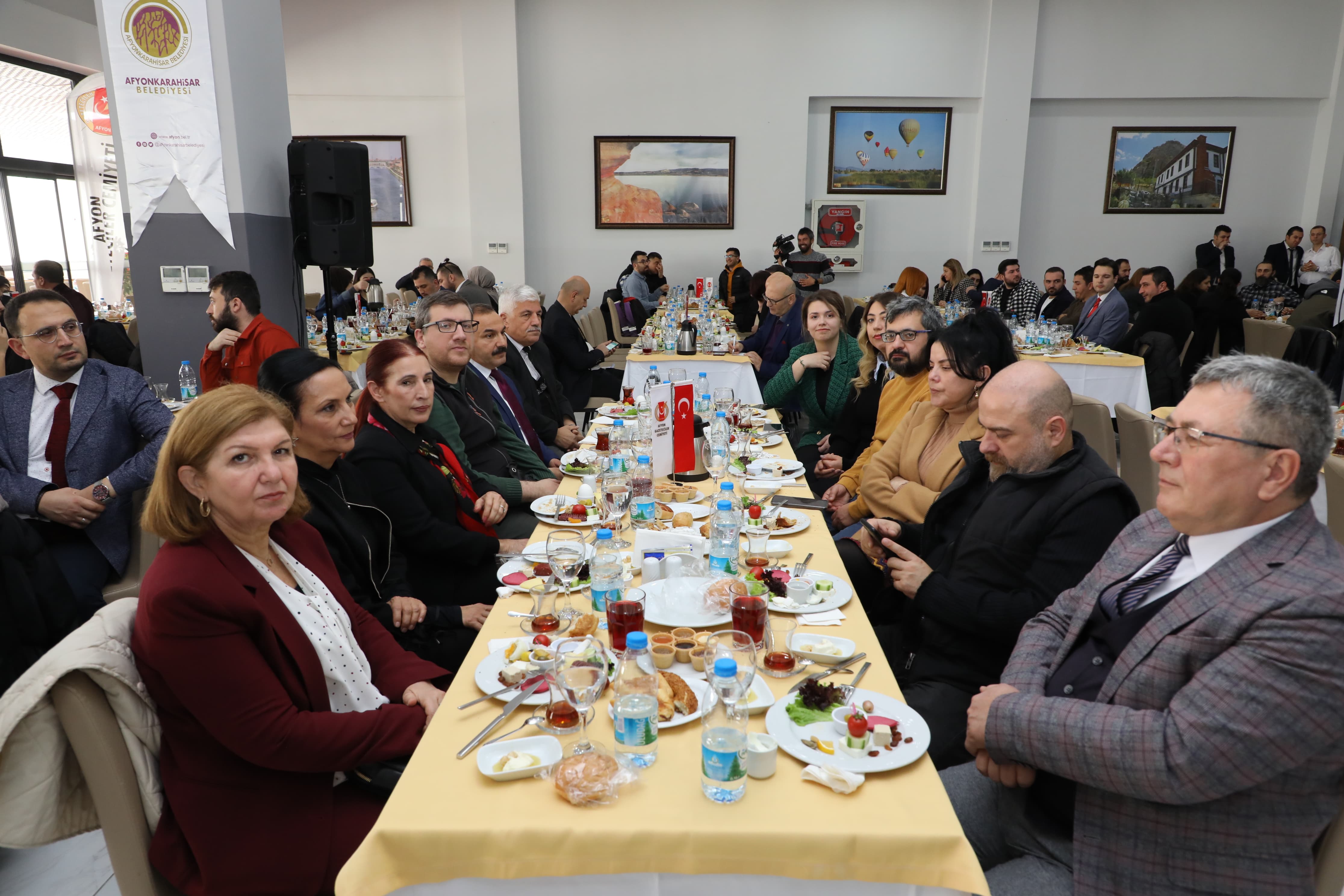 Afyon Basını Kahvaltıda Bir Araya Geldi. Çalışan Gazeteciler Günlerini Kutladı