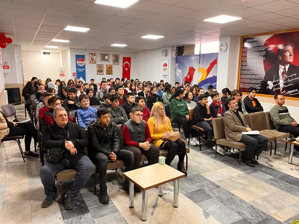 TÜRKELİ GAZETESİ  ÖĞRENCİLERLE BULUŞTU