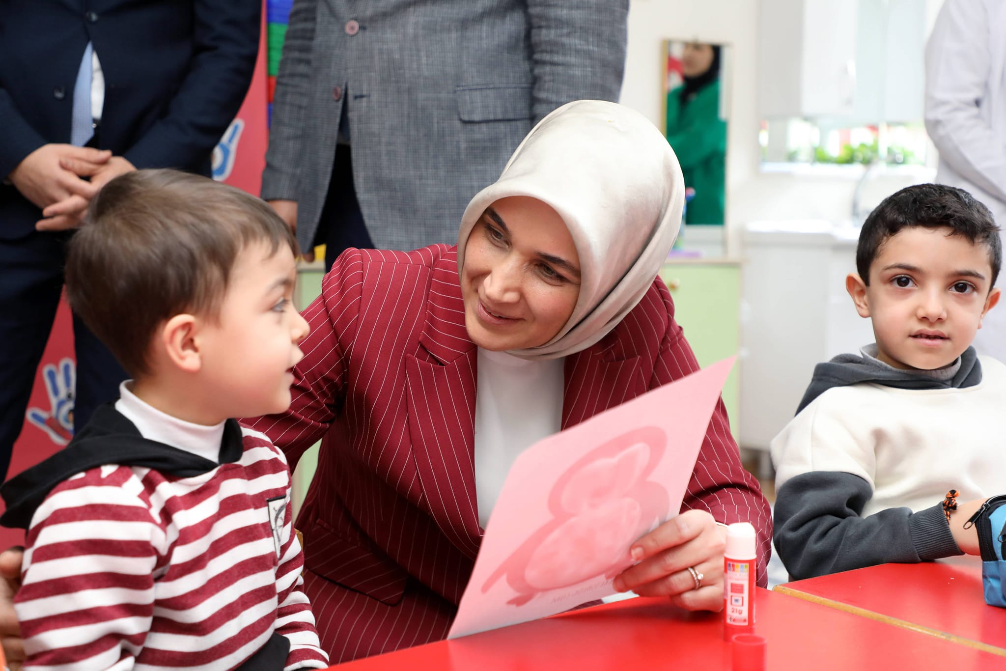 VALİ YİĞİTBAŞI OKUMA BAYRAMINA KATILARAK YAZDIKLARI MEKTUPLARI İNCELEDİ