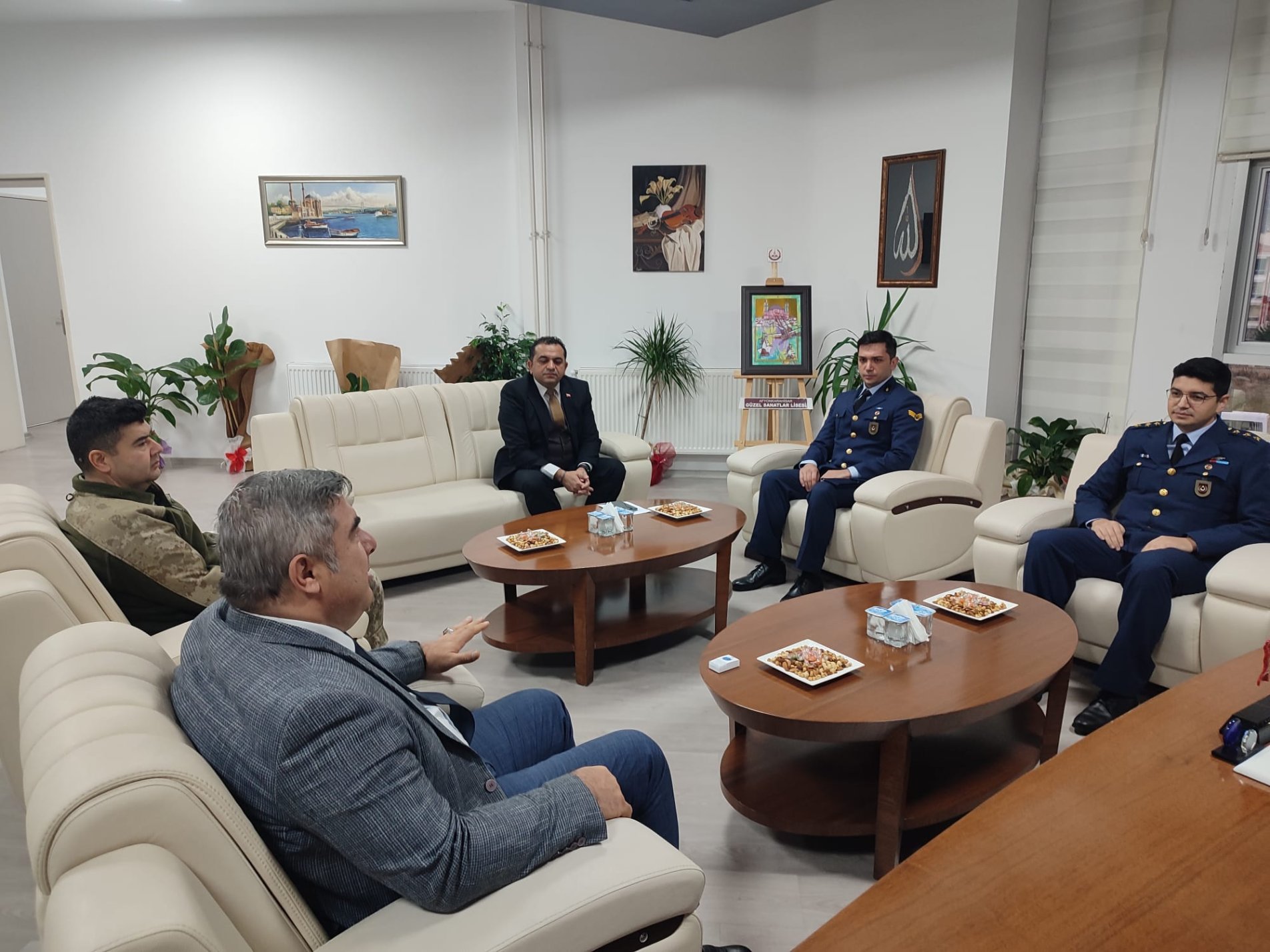 Afyon'da Askerlik Mesleği Tanıtıldı. Askeri Yetkililer Müdür Sünnetci'yi Ziyaret Etti