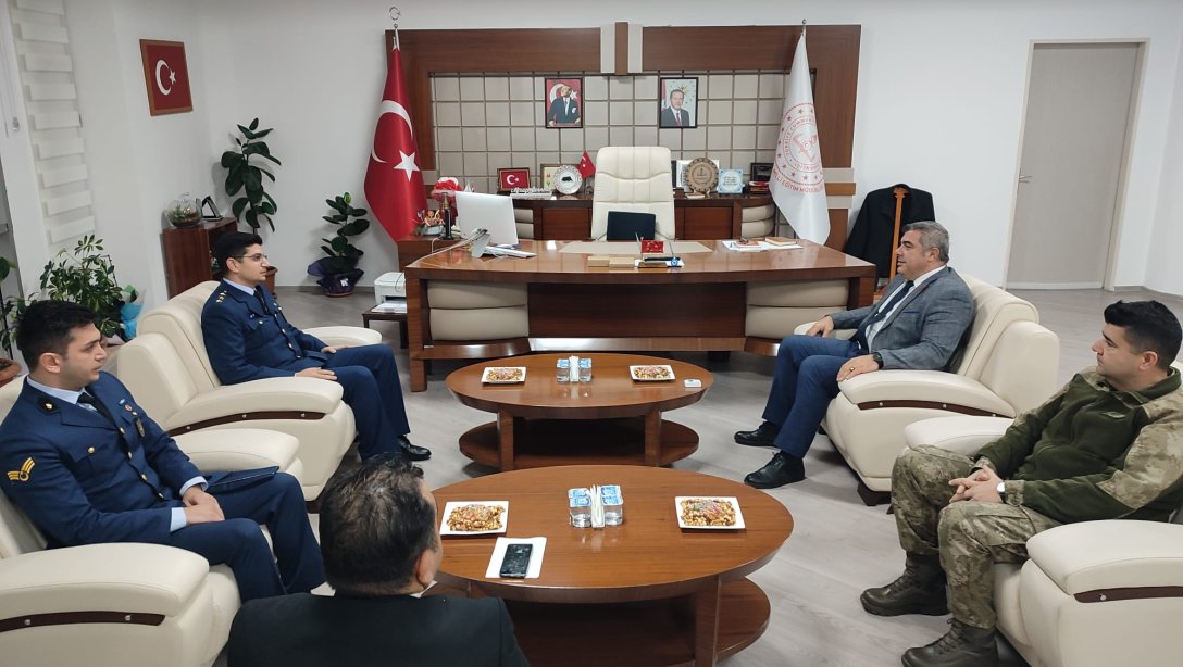Afyon'da Askerlik Mesleği Tanıtıldı. Askeri Yetkililer Müdür Sünnetci'yi Ziyaret Etti