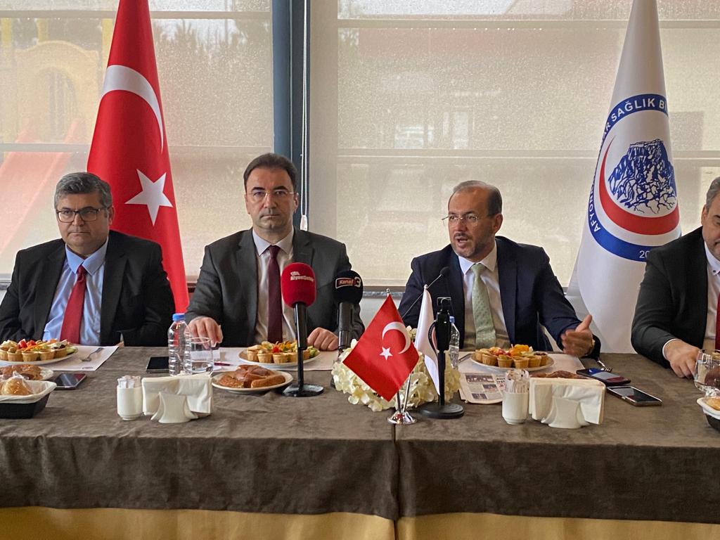 Rektör Okumuş 10 Ocak Çalışan Gazeteciler Gününde Basın Mensupları ile bir araya geldi
