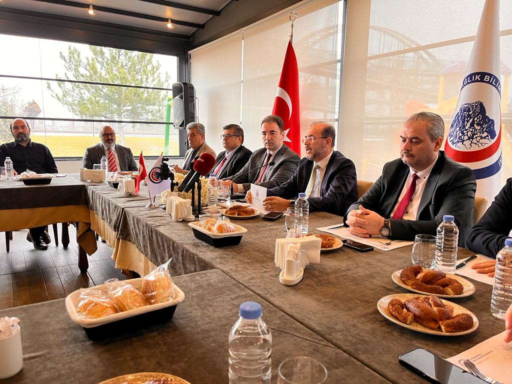 Rektör Okumuş 10 Ocak Çalışan Gazeteciler Gününde Basın Mensupları ile bir araya geldi