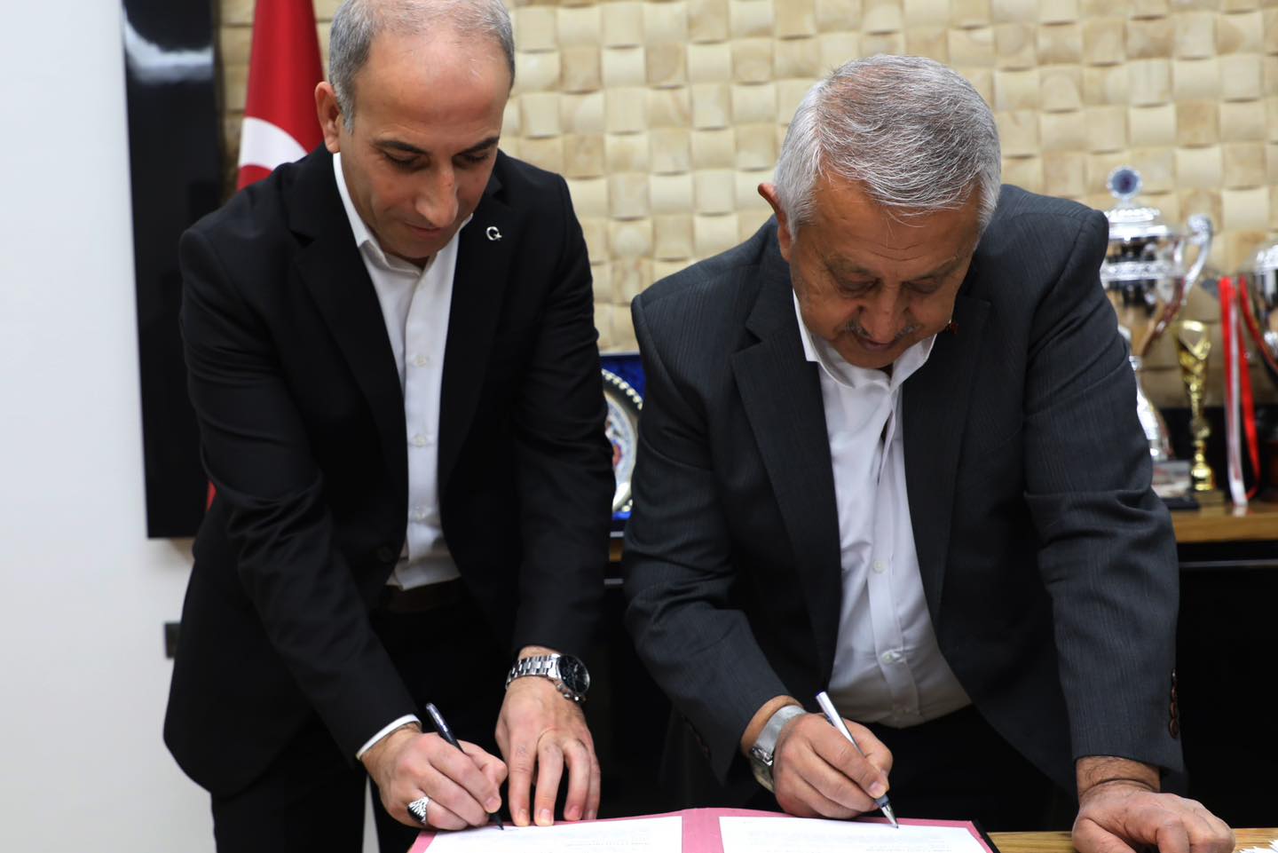 Sosyal Denge Sözleşmesi İmzalandı Afyon Belediyesinde İmzalar Atıldı
