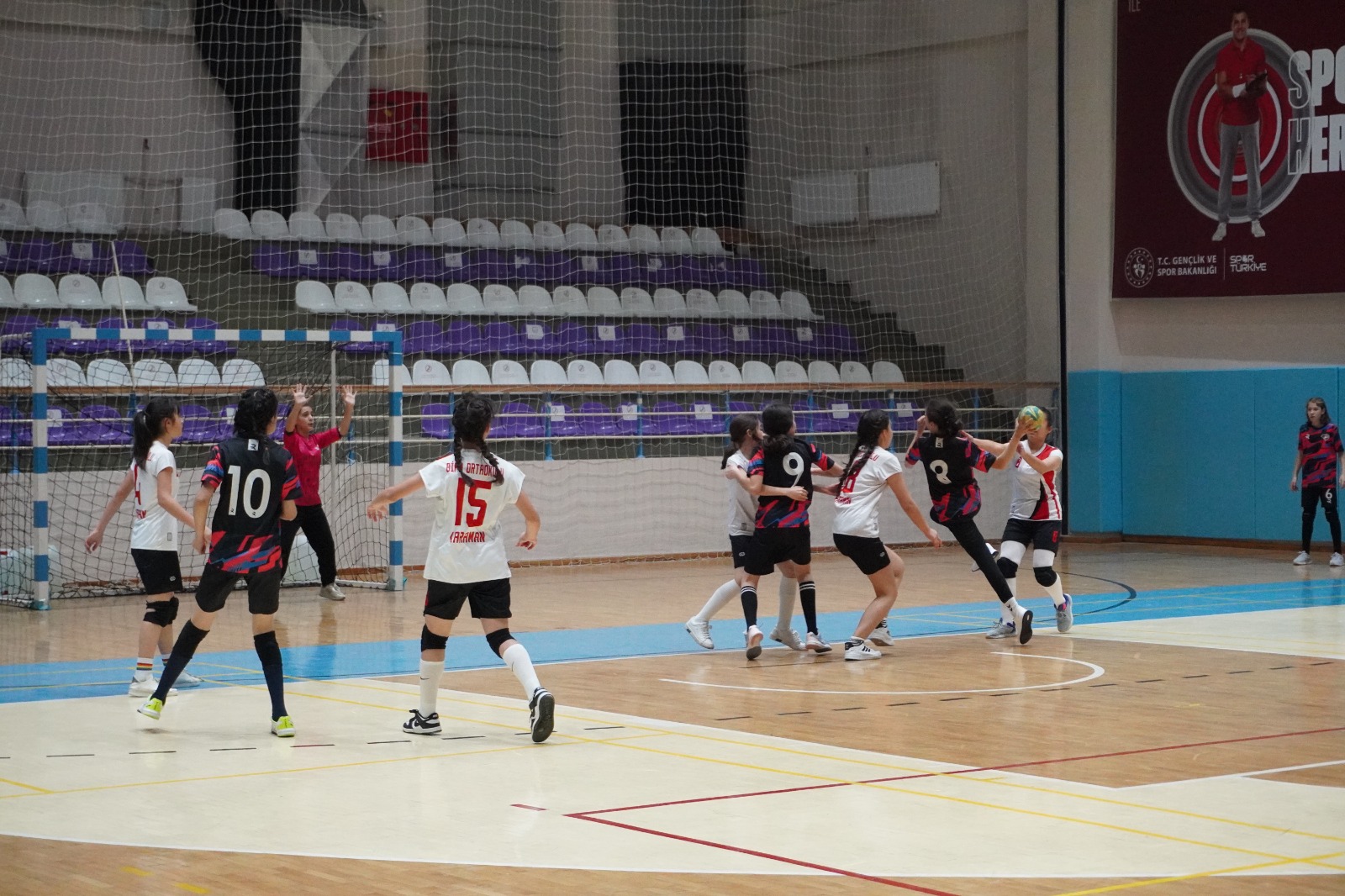 Afyonkarahisar'da Hentbol Küçükler Grup Müsabakaları Başladı