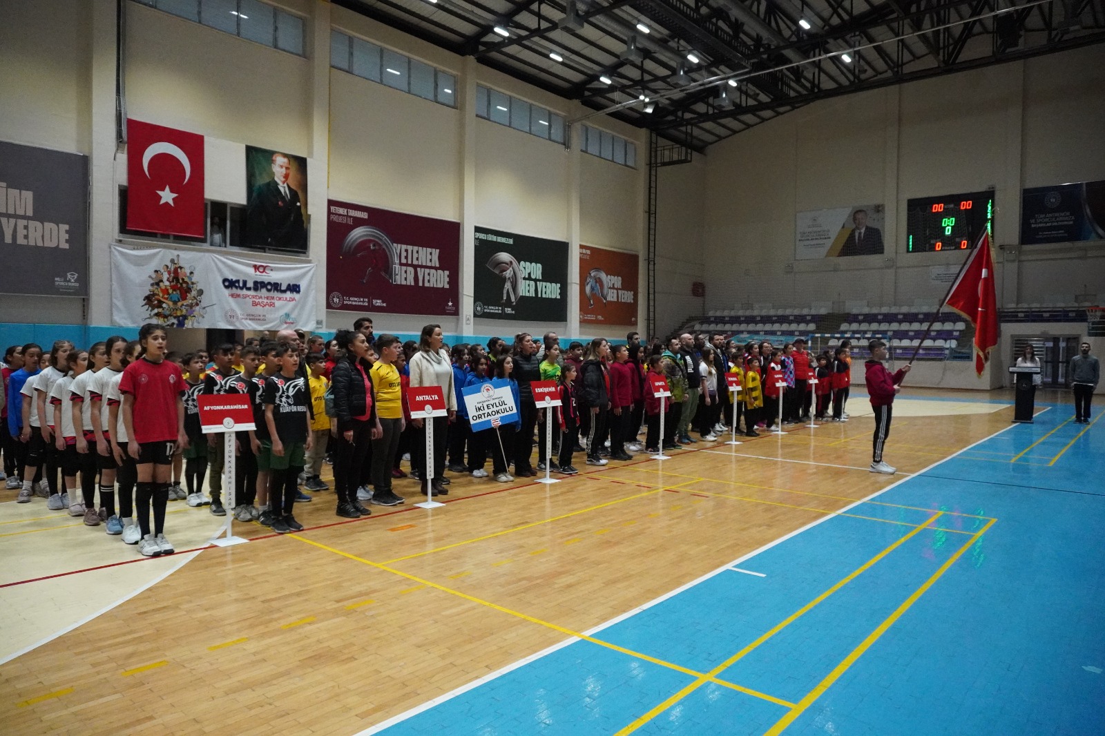 Afyonkarahisar'da Hentbol Küçükler Grup Müsabakaları Başladı